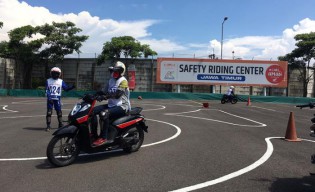 Peringati Hari Kartini, MPM Motor Edukasi Kaum Perempuan Keselamatan Berlalulintas