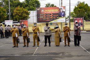 Soal Penanganan Covid-19, Kades dan RT di Bojonegoro Terima Penghargaan dari Kapolres