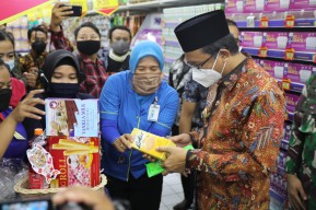 Gus Muhdlor Pastikan Supermarket di Sidoarjo Tak Jual Mamin Kadaluarsa Jelang Lebaran Idul Fitri