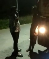 Anggota DPRD Gresik Berhentikan Paksa Truk Bermuatan Lebih Melintas di Jalan Kabupaten, Ada Apa?