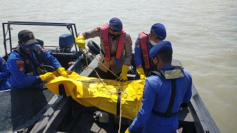Mayat Nelayan Asal Madura Terapung di Perairan Gresik