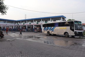 Cerita Kru Bus di Terminal Purabaya Bungurasih, Tunggu hingga 1 Jam Hanya Bawa 5 Penumpang