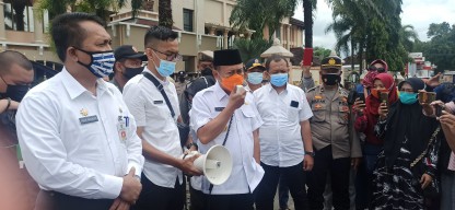 Persoalkan Lapak, Pedagang Pasar Legi Geruduk Pemkab Ponorogo