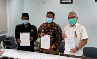Dukung Pembangunan Desa, PT Smelting Salurkan CSR Kepada Pemdes Roomo