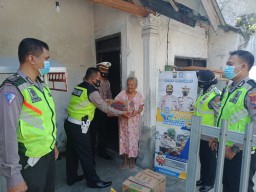 Saber Zakat Satlantas Polresta Sidoarjo Bagi-bagi ke Kaum Duafa