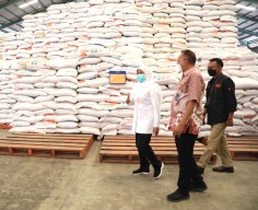 Gubernur Khofifah Pastikan Stok Pangan Jatim Aman Jelang Ramadan dan Lebaran