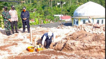 Gubernur Letakkan Batu Pertama Pembangunan Rumah Korban Gempa Malang