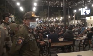 Bubarkan Pengunjung Kafe Langgar Prokes, Satpol PP Mojokerto Dilawan ASN dengan Gebrak Meja