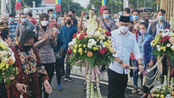 Mensos Risma dan Wali Kota Eri Cahyadi Resmikan Jembatan Sawunggaling dan TIJ
