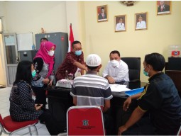 Hari Kedua Ngantor di Kelurahan, Wali Kota Eri Minta Semua Pelayanan Administrasi via Aplikasi