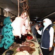 Khofifah Larang Daging Impor Masuk Jawa Timur