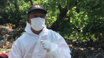 Meski Dihujat, Petugas Pemakaman Covid 19 di Ponorogo Tetap Bekerja