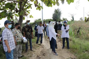 Kunjungi Desa Terpencil, Bupati Anna Inginkan Pembangunan Bojonegoro Juga Dirasakan Warga di Perbatasan