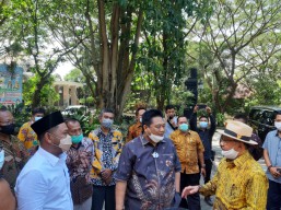 Sambangi Rumah Bupati, Tokoh Golkar Ini Janji Perjuangkan Smelter Freeport Dibangun di Gresik