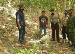 Ada Suara Bayi Menangis dalam Kardus, Langkah Petani di Sumenep Terhenti