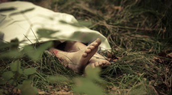 Bapak Tewas, Anak Pengamen Jaranan Jember Tunggui Jenazah di Pinggir Sungai Sambil Nangis