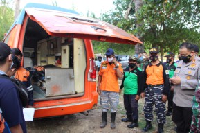 Dua Wisatawan Pantai Bengkung Yang Ditelan Ombak Masih Belum Ditemukan