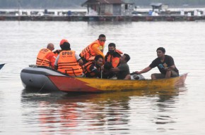 Rebutan Selfi Perahu Wisata Berpenumpang 20 Orang Terbalik, 5 Tewas 7 Lainnya Hilang
