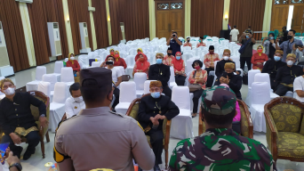 Nekat Gelar Wisuda SMA, Akhirnya Dibubarkan Polres Mojokerto dan 38 Orang Panitia Diamankan