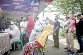 Varian Delta Bisa Menular dalam Jarak 2 Meter, 10 Desa di Jember Lakukan Swab Massal