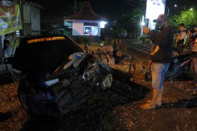 Diseruduk Kereta Api, Tiga Penumpag Mobil Selamat