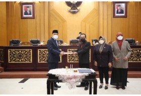 Rapat Paripurna, Wali Kota Eri Bahas Raperda Pencegahan dan Penanggulangan Kebakaran