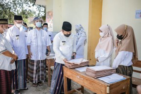Bupati Hendy Ngantor di Desa, Tinjau Kesiapan PTM Hingga Rapat Bareng Kades se-Kecamatan Silo