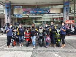 Yamaha Jatim Sambut Kedatangan Emak-emak Rider NMAX dari Balikpapan