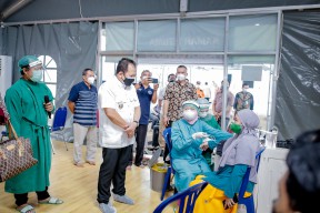 Tinjau Vaksinasi di RS, Bupati Jember Imbau Warga Tetap Disiplin Prokes