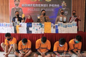Komplotan Maling Borong 500 Smartphone dari Toko HP di Madiun