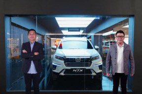 Honda Pamerkan Mobil Konsep N7X di Atrium TP Surabaya