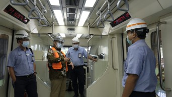 Datang ke PT INKA, Dubes Indonesia untuk Afrika Selatan Bicarakan Pemasaran Kereta Komuter