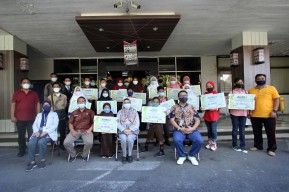 PT Smelting Bersama DLH Gresik Serahkan Hadiah ke Pemenang Lomba Fotografi dan Menggambar Sambut Hari Lingkungan Hidup