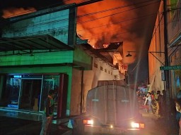 Kebakaran Toko Hayati Ponorogo Sambar Dua Rumah Lainnya