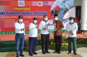 Untuk Pahlawan Kemanusiaan di Masa Pandemi Covid-19, Bupati Sidoarjo dan PMI Berikan Penghargaan