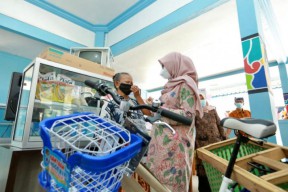 UMKM Banyuwangi Terima Bantuan Alat Usaha Produktif