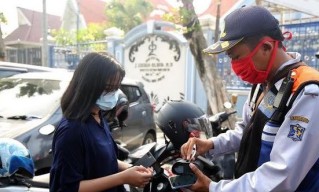 Lagi, Dishub Surabaya Kembangkan Pembayaran Parkir Non Tunai