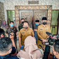 Serius Bahas Covid-19, Bupati Hendy Rapat Daring Bareng Forkopimcam Seluruh Jember