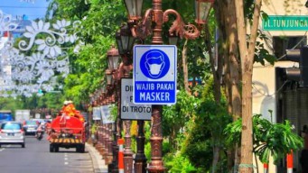 Warganya Gubernur Khofifah Juara Paling Angel Pakai Masker di Indonesia