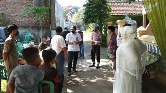Polisi Bubarkan Hajatan Warga yang Nekat Digelar di Masa PPKM Darurat