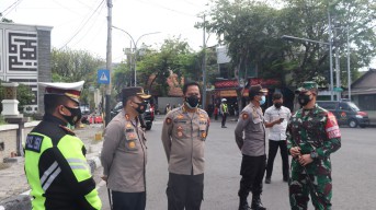 Penutupan Jalan di Gresik Dipantau Polda Jatim, Hari Ini Titiknya Bertambah Banyak