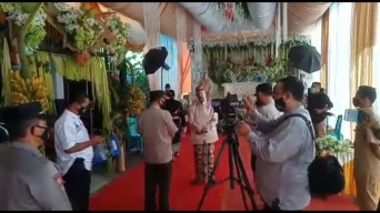 Tamu Hajatan Berdatangan Penyanyi Mulai Joget, Satgas Datang Buyar Deh Acaranya