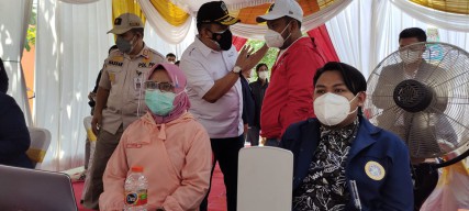 Bahagianya Warga Gresik, Ikut Vaksinasi Sambil Wisata