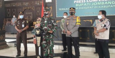 Anggota TNI di Jombang Diterjunkan Antar Jenazah Penderita Covid-19