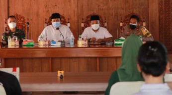 Gus Ipul Ajak Dialog PKL Kota Pasuruan Sikapi PPKM Level 4