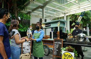 Gerai Nom Nom Hotel Double Tree Tawarkan Aneka Makanan Serba Rp 25 Ribu