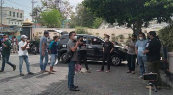 Dinilai Arogan dan Tebang Pilih, Persatuan Pedagang Bangkalan Geruduk Kantor Satpol PP