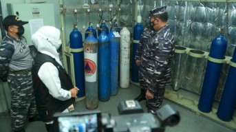 KRI Dr Soeharso Sediakan Layanan Pengisian Oksigen 24 Jam