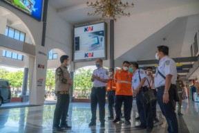 Wagub Emil Dardak Pastikan Vaksin di Stasiun Segera Terealisasi