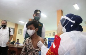 Pelajar di Bangkalan Mulai Disuntik Vaksin Covid-19